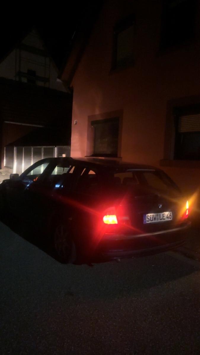 BMW 320 2005 — салон