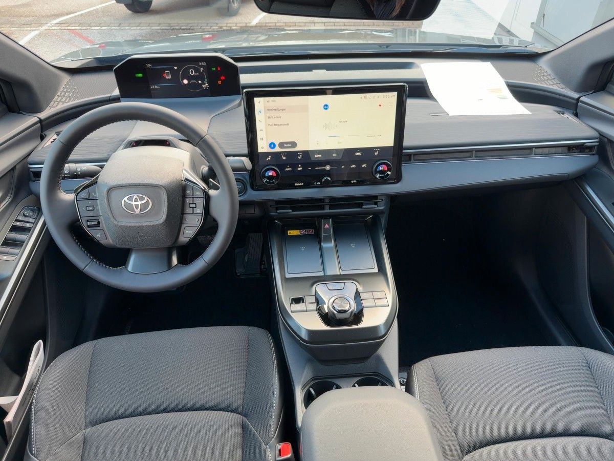 Fahrzeugabbildung Toyota C-HR+ Teamplayer *NAVI+MATRIX-LED *ACC *SHZ*