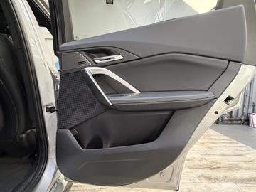 2026 BMW IX1 缩略图 28