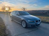 BMW e91 330i xDrive - BMW 330 mit Benzin-Antrieb: Kombi, 330i E91