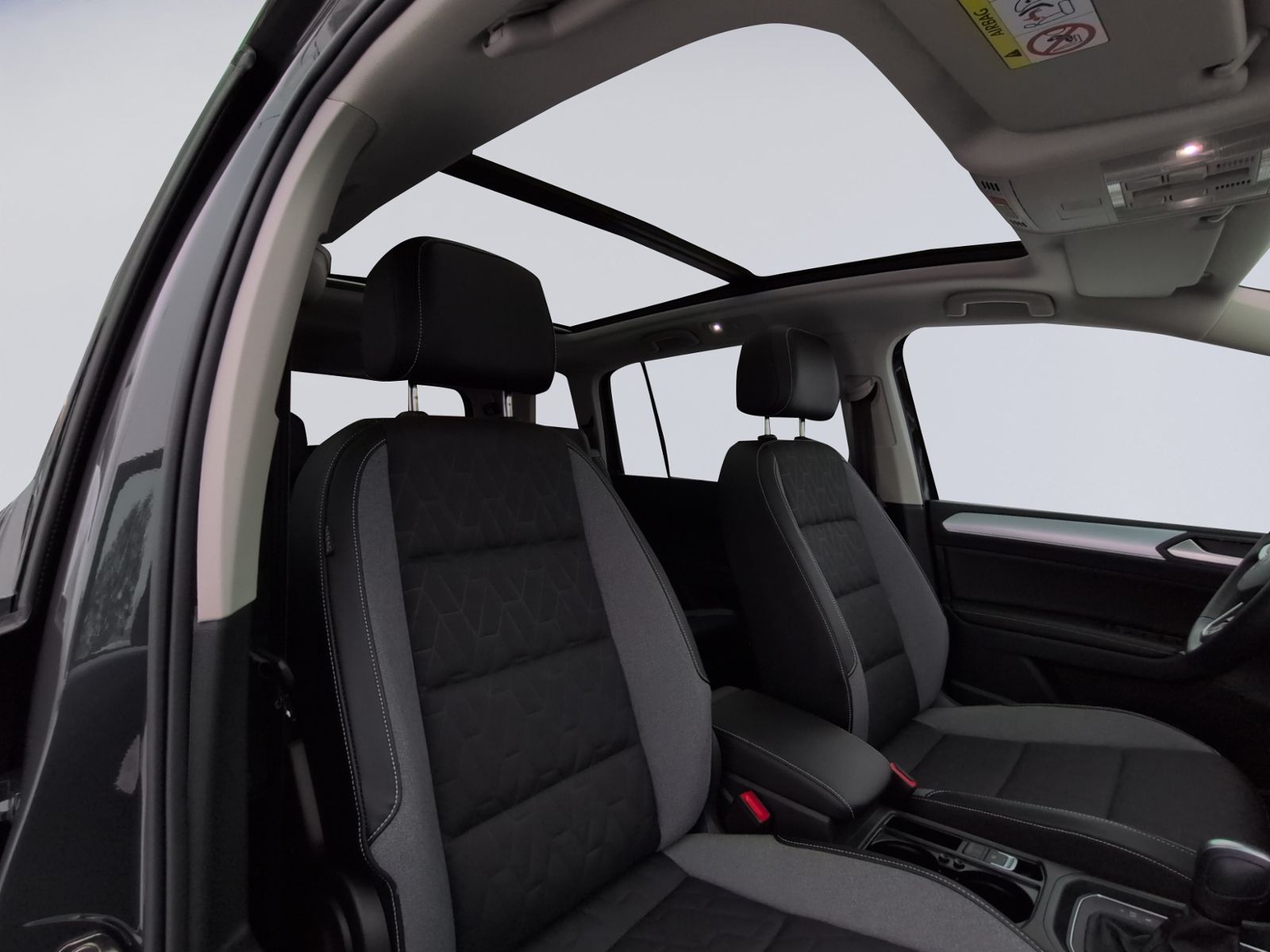 Touran R Line 1.5 TSI DSG 7Sitzer+AHK+PANO+MATRI