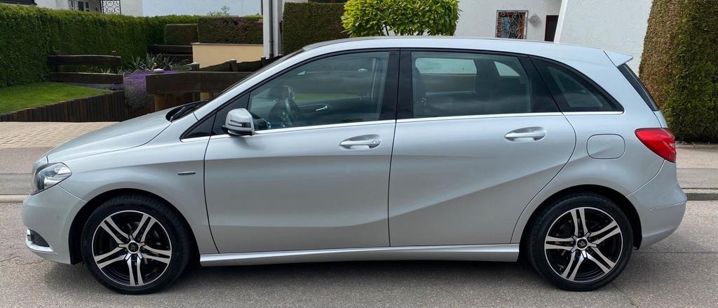 Mercedes-Benz B 180