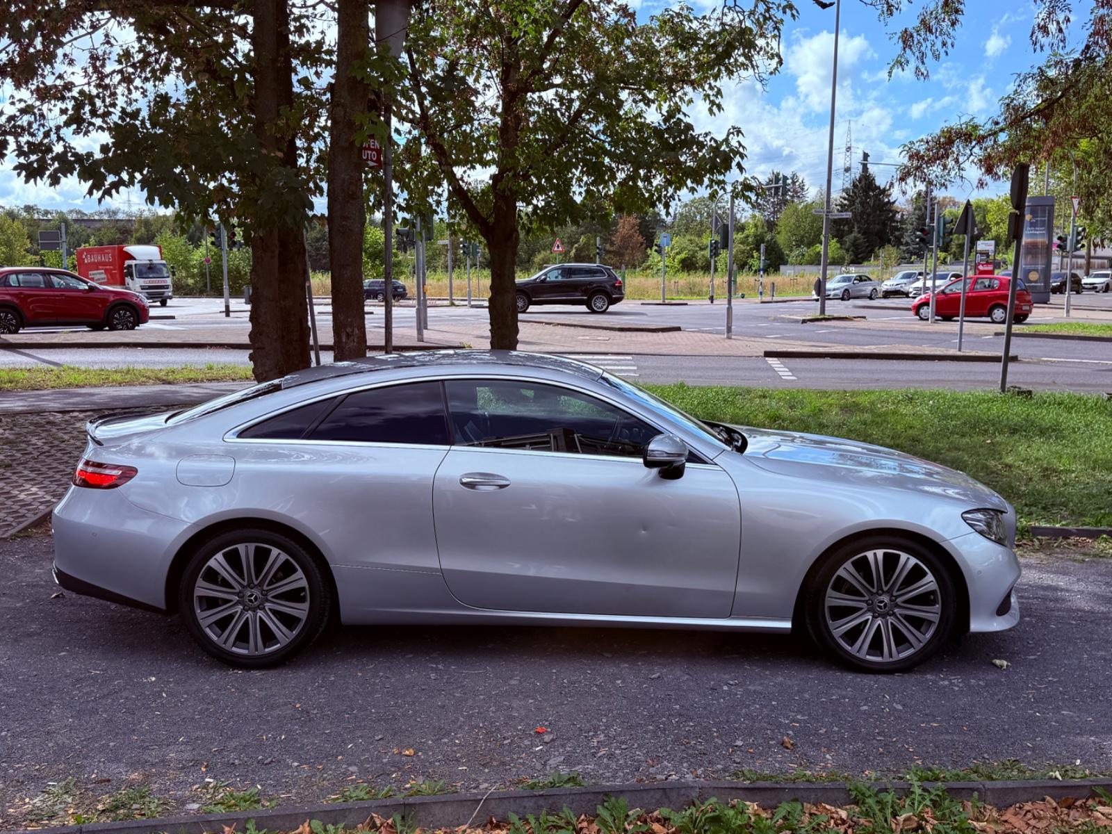 Mercedes-Benz E 200 Coupe Avantgarde / Widescreen Cockpit/EU6