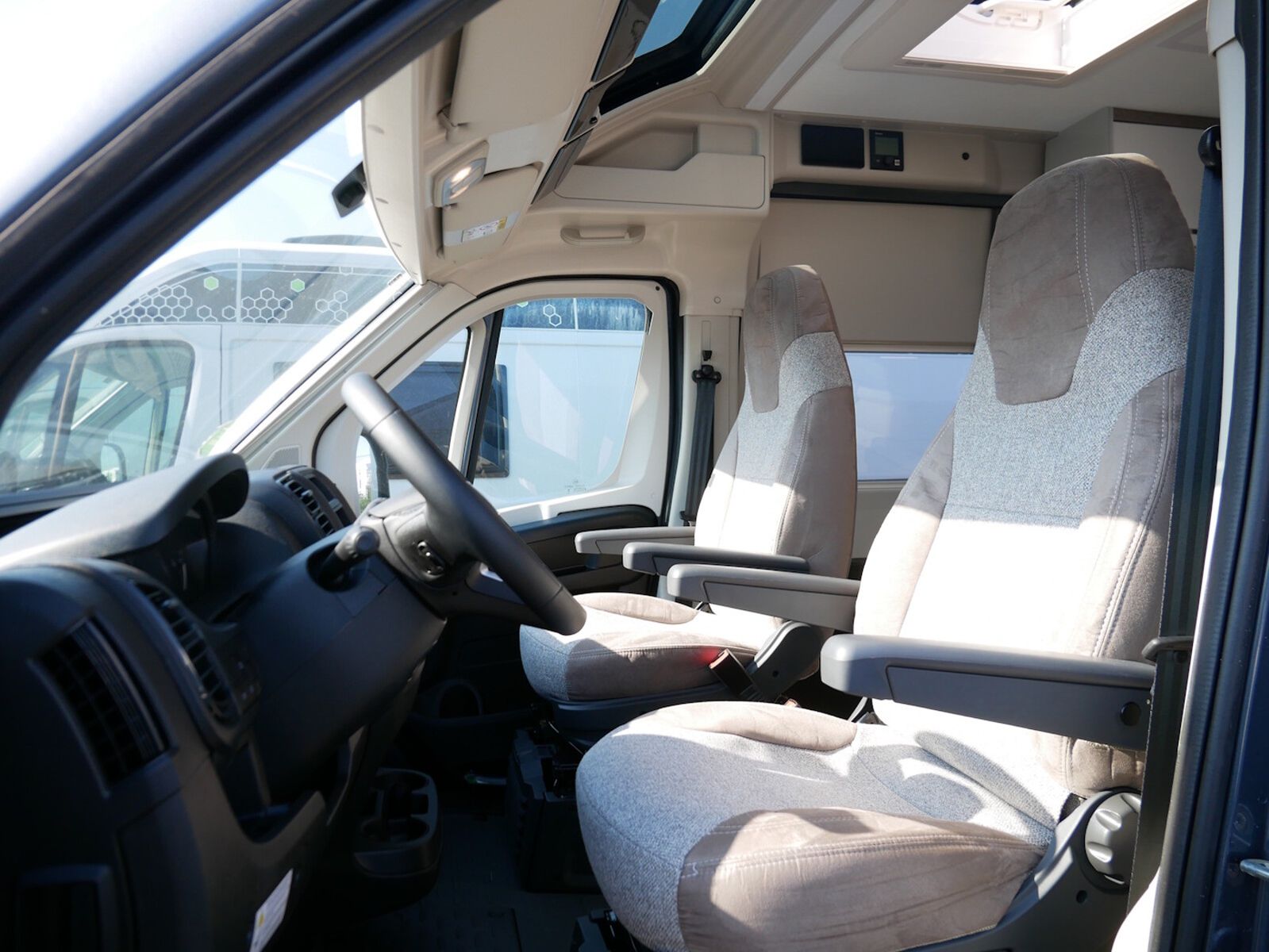 Fahrzeugabbildung Karmann Davis Lifestyle DA 590 LS Panorama + Automatik