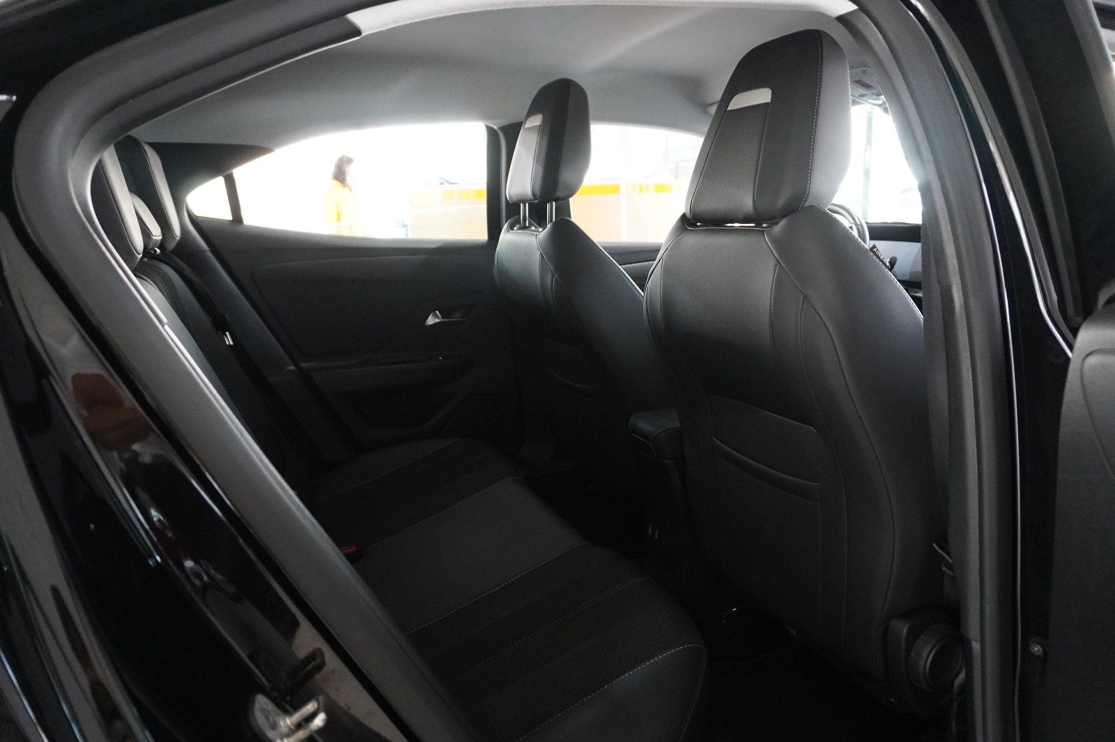 Fahrzeugabbildung Opel Mokka B 1.5D ELEGANCE NAVI/LED/KAMERA/SPORT/DAB+