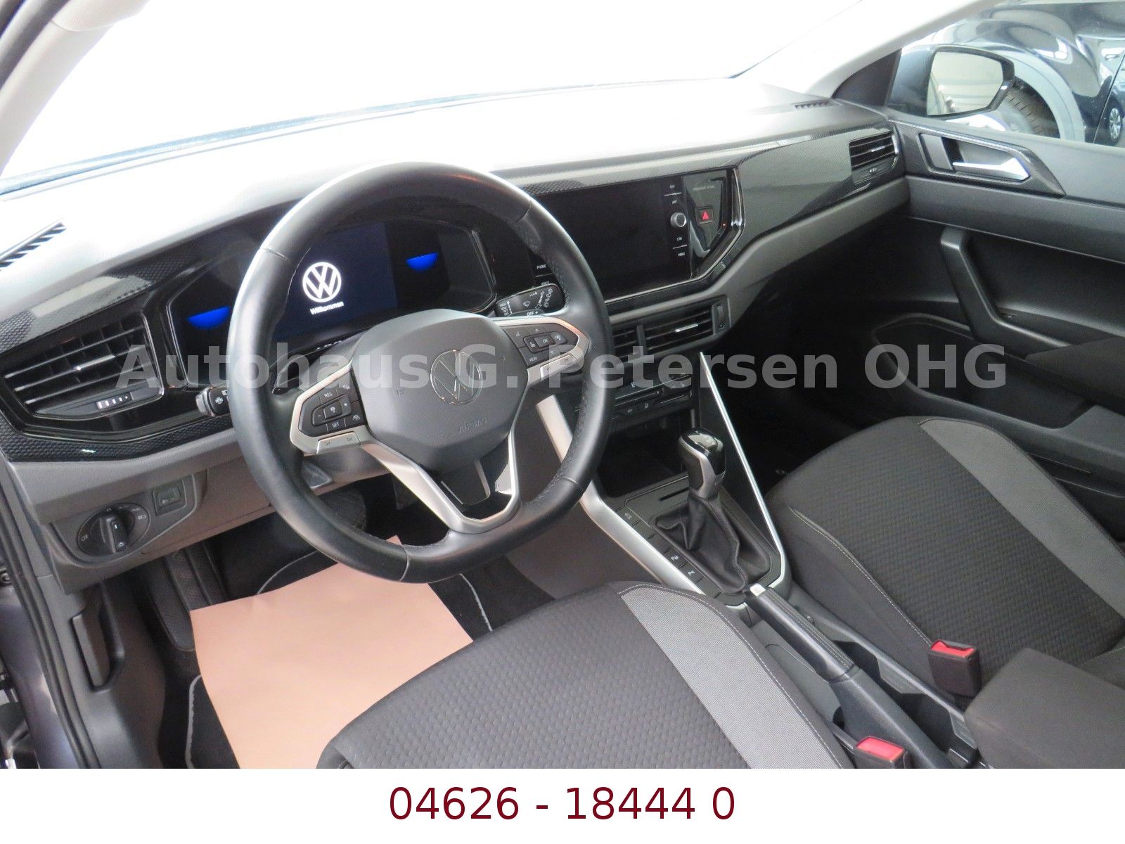 Fahrzeugabbildung Volkswagen Polo IQ Drive*Klimaauto*SHZ*Einpark*ACC*Digicock