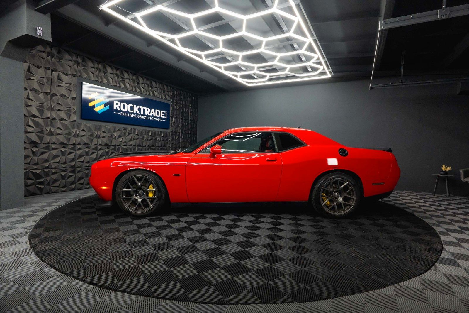 Fahrzeugabbildung Dodge Challenger 6.4 V8 SRT 392 R/T SCATPACK RED DEVIL