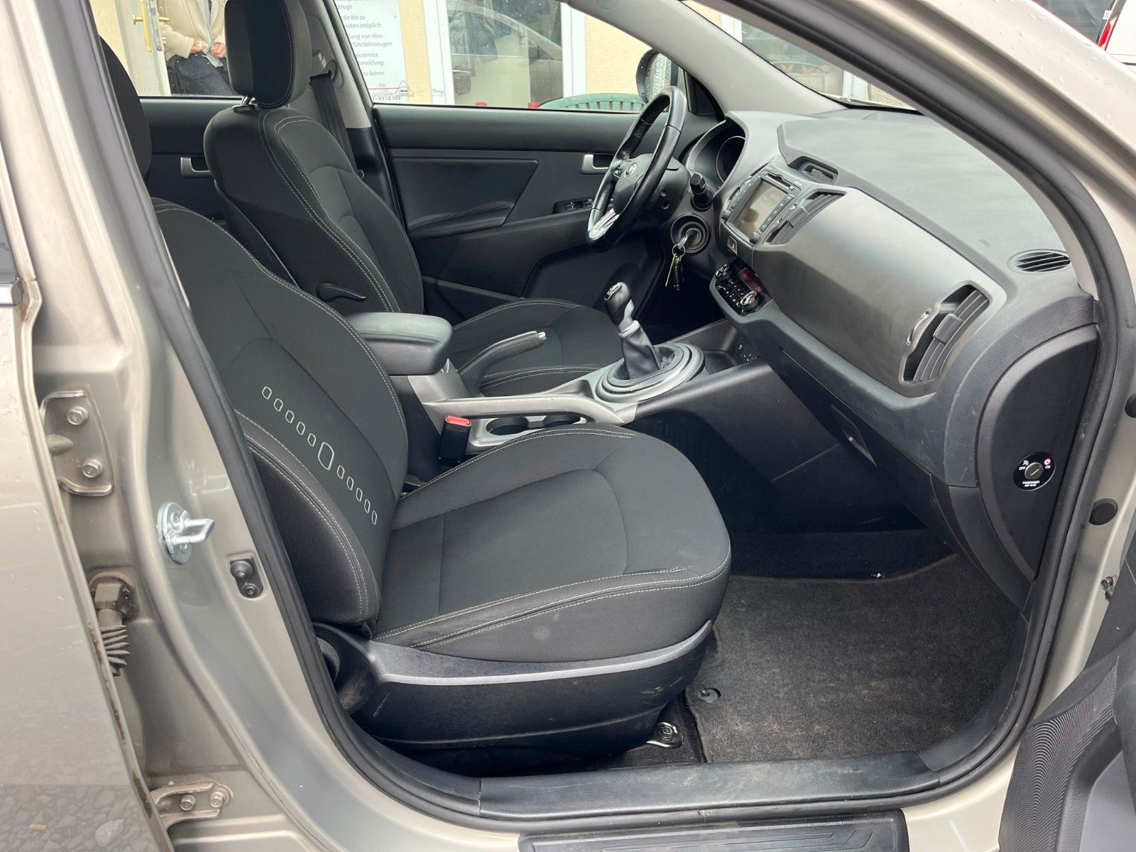 Fahrzeugabbildung Kia Sportage Attract 2WD 1.6 GDI Navi Kamera Tempoma