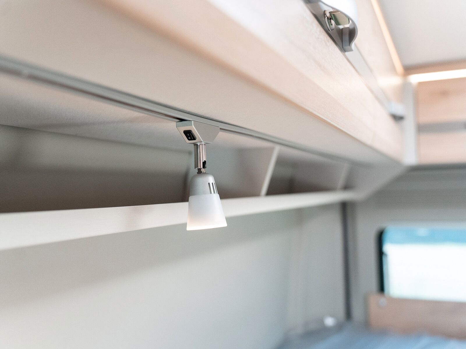 Fahrzeugabbildung Dethleffs Globetrail 640 ES Fiat Rahmenfenster/Heckauszug