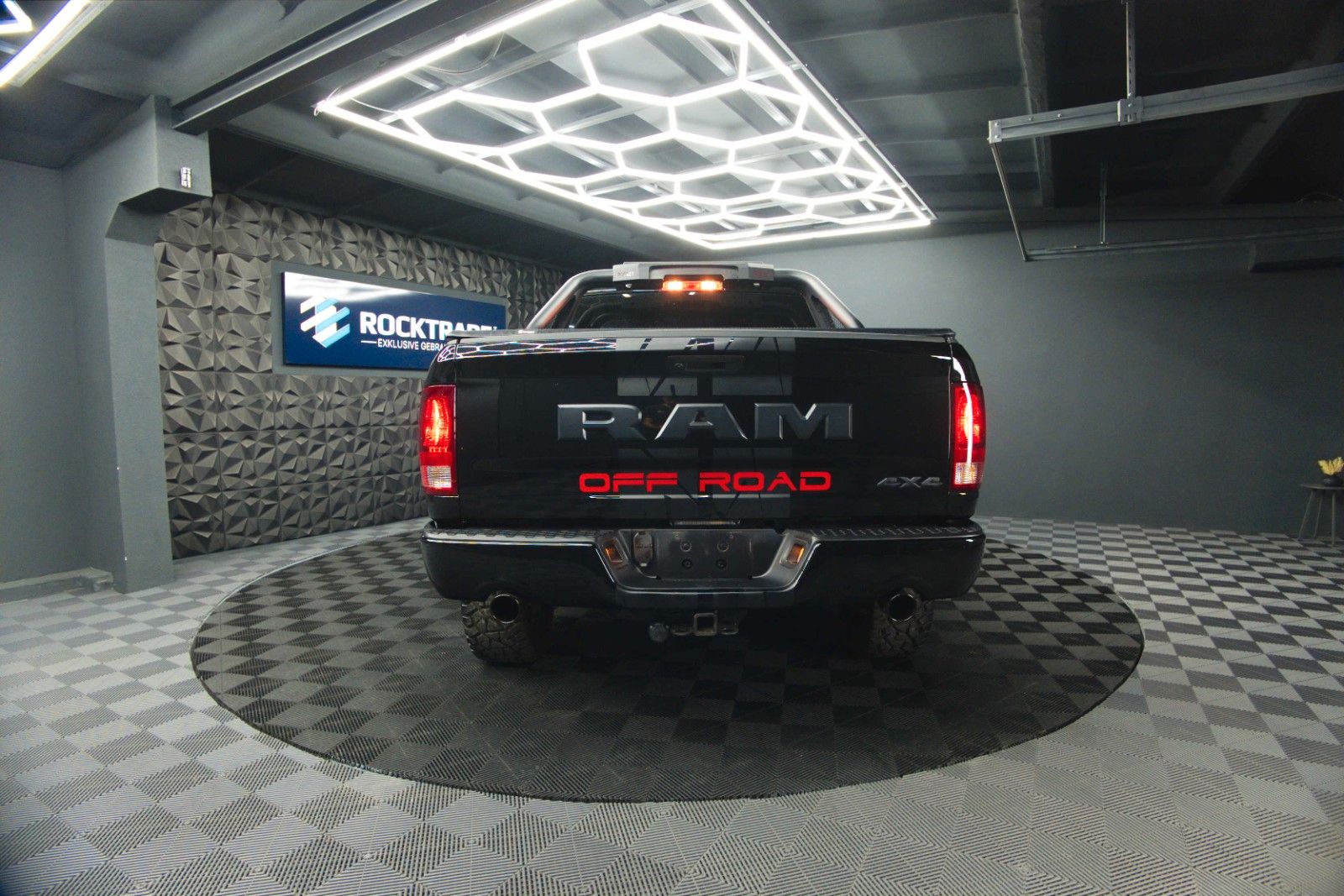 Fahrzeugabbildung Dodge RAM 5.7 V8 HEMI 4x4 OFFROAD Night-Paket *LED*AHK
