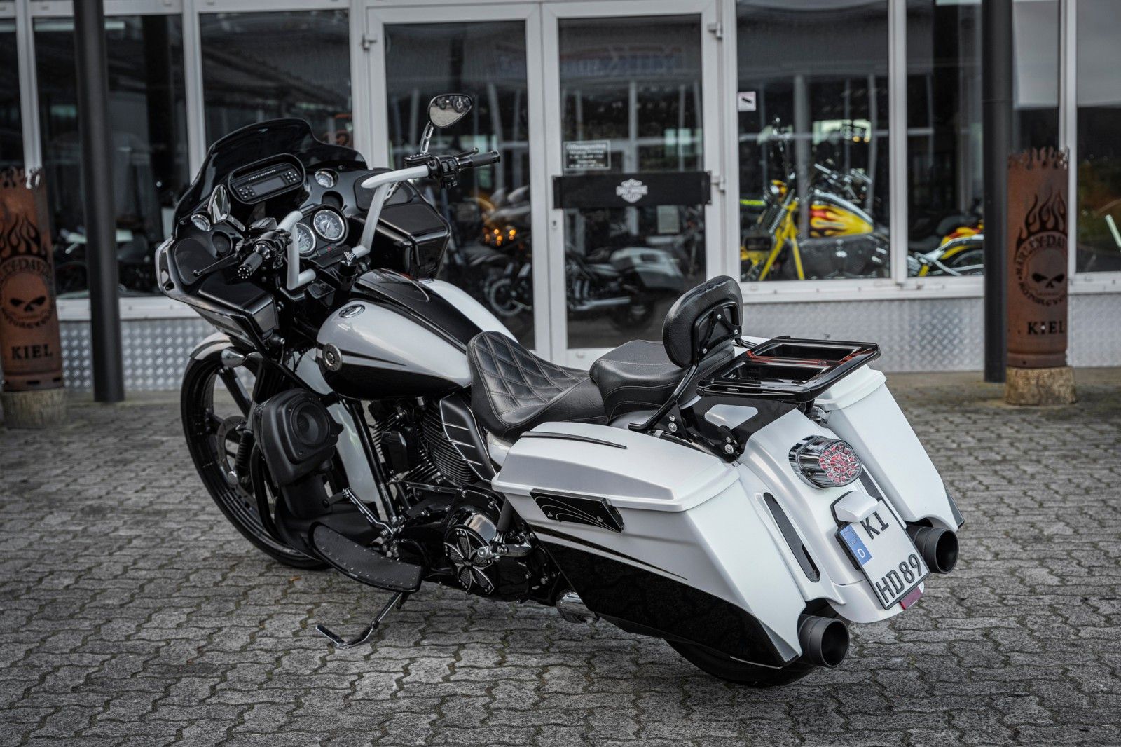 Fahrzeugabbildung Harley-Davidson CVO  ROAD GLIDE FLTRXSE - JEKILL&HYDE - 26 ZOLL