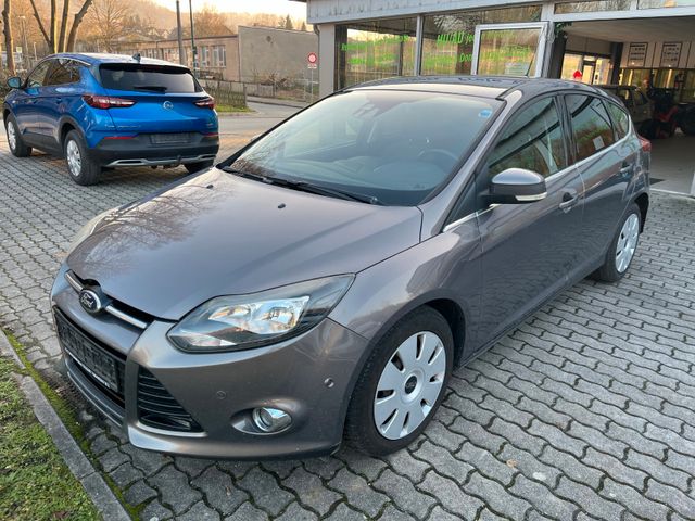 Ford Focus Lim. Titanium "Klimaauto.+Tempo.+S-Heft"