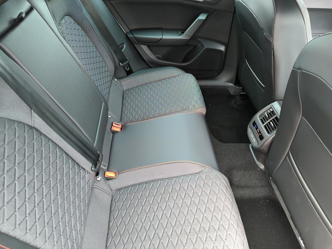 Fahrzeugabbildung SEAT Leon Sportstourer 1.5 eTSI 110 kW FR