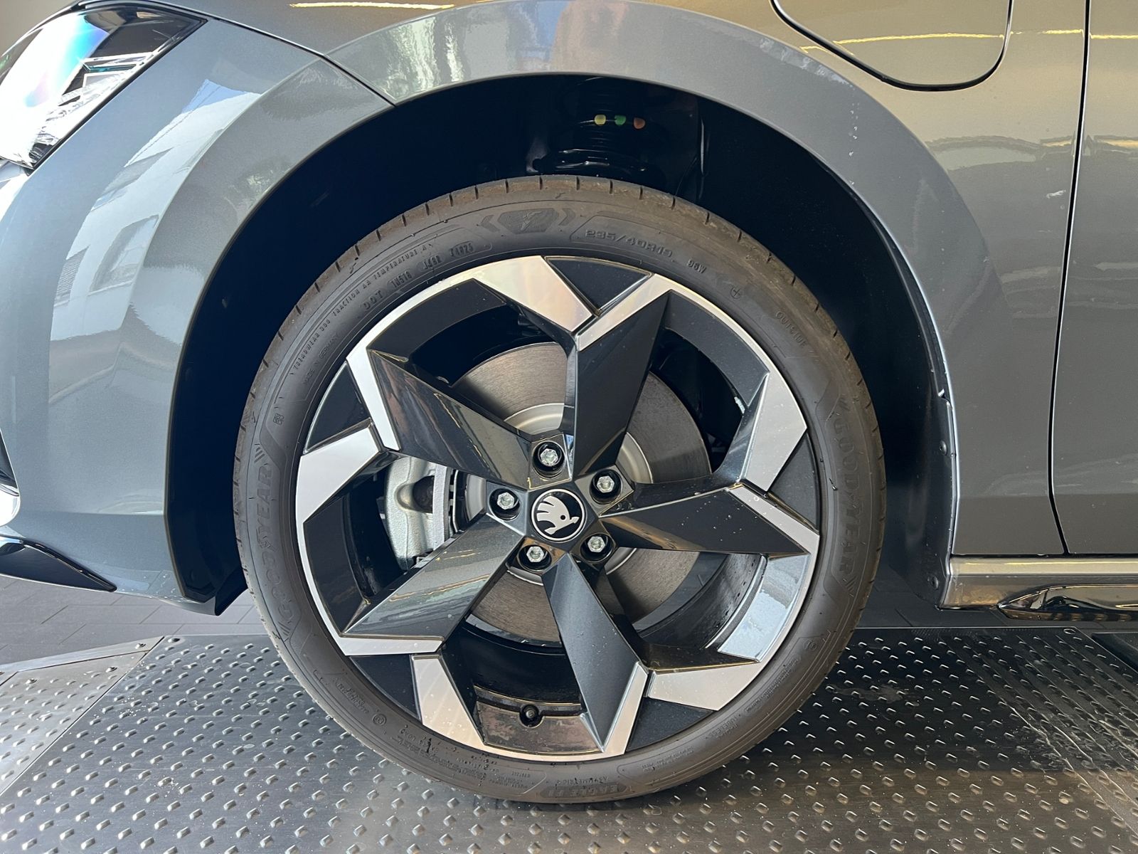 Fahrzeugabbildung SKODA Superb Combi  Sportline 1.5 TSI IV DSG *AHK,Navi