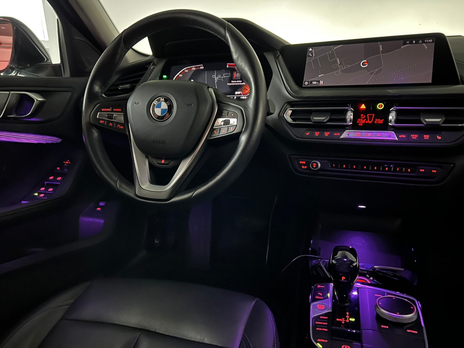 Fahrzeugabbildung BMW 120 d xDrive LUXURY LINE/LED/HuD/VRTL PIT/PANO