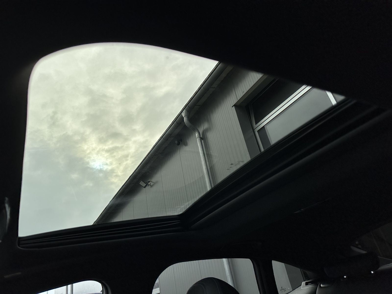 Fahrzeugabbildung BMW i4 40 eDrive M-Sport Pro NAV+LASER+PANO+ACC+19ZO