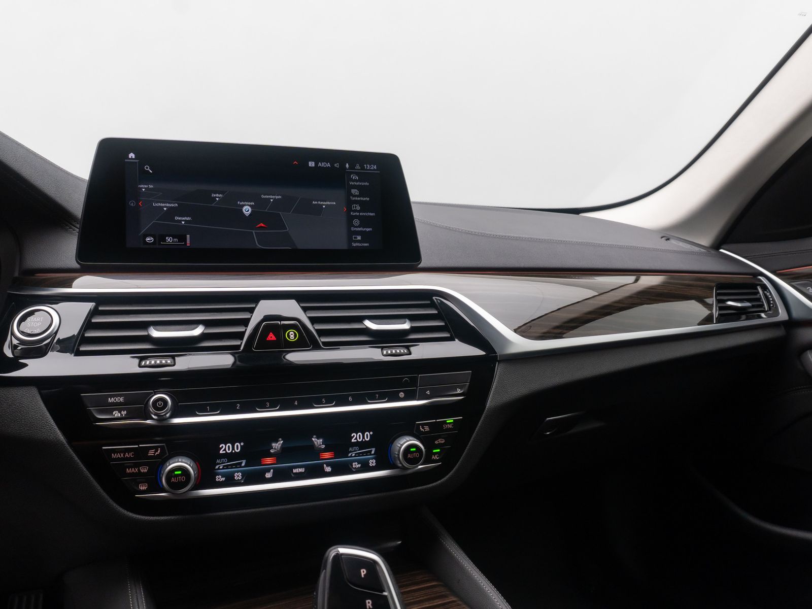 Fahrzeugabbildung BMW 520d Luxury Line DAB Kamera HUD Laser SoftClose