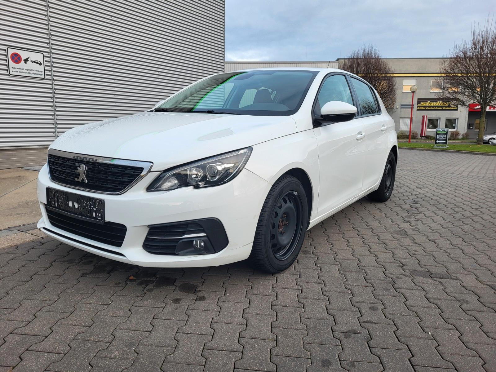Peugeot 308. 1.2. Active Pack. NAVI. PDC.