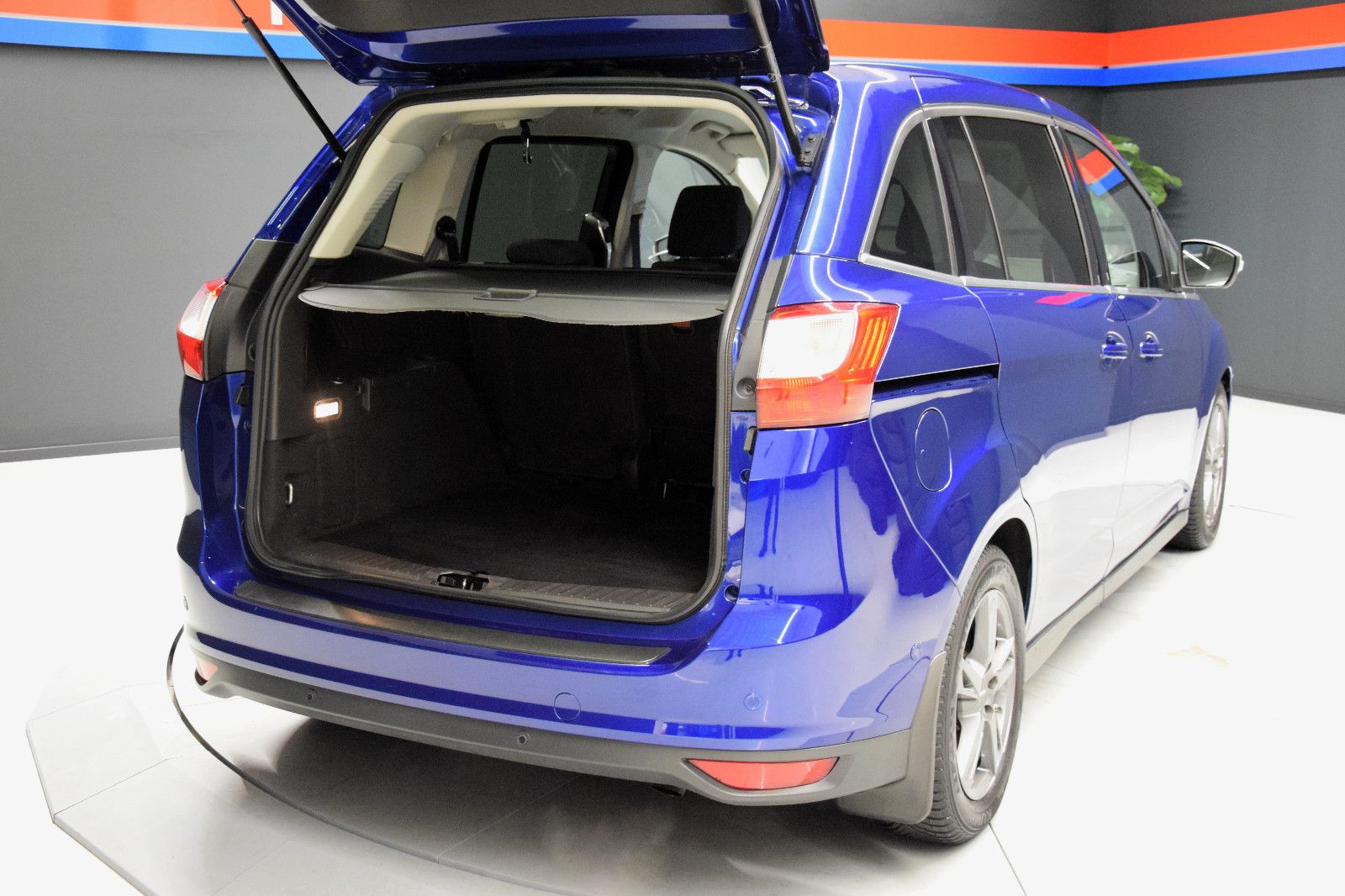 Fahrzeugabbildung Ford C-Max Titanium -defekte Kopfdichtung-Motor läuft