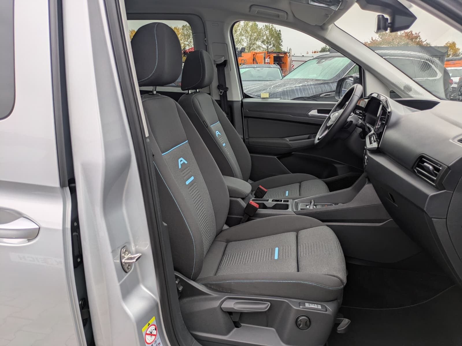 Fahrzeugabbildung Ford Grand Tourneo L2 Active LED*PANO*AHK*ACC*7-Si