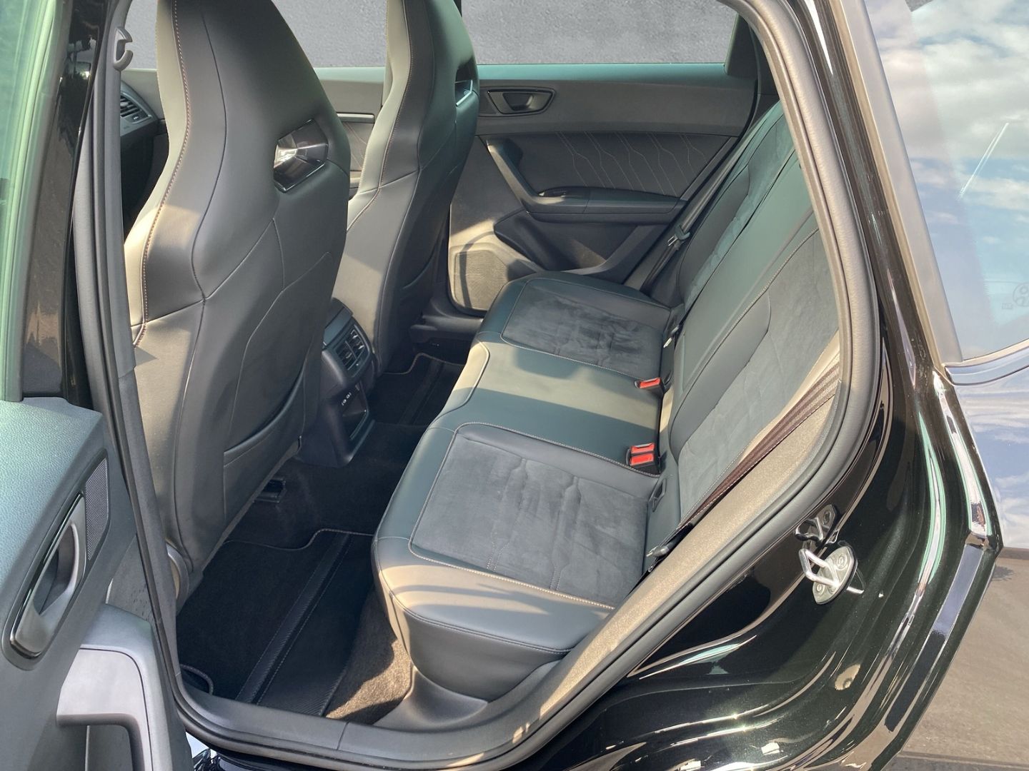 Fahrzeugabbildung CUPRA Ateca VZ 4Drive 2.0 TSI EU6e AD AHK-klappbar Nav