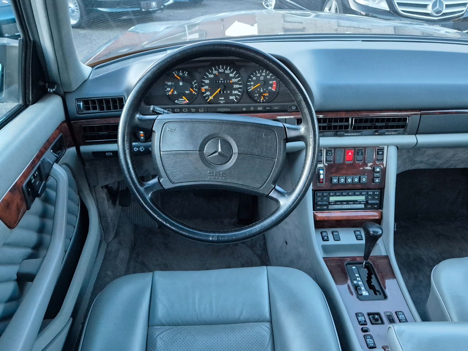 Fahrzeugabbildung Mercedes-Benz 560 SEL/Deutsch/Coupé Sitzanlage/Bestzustand