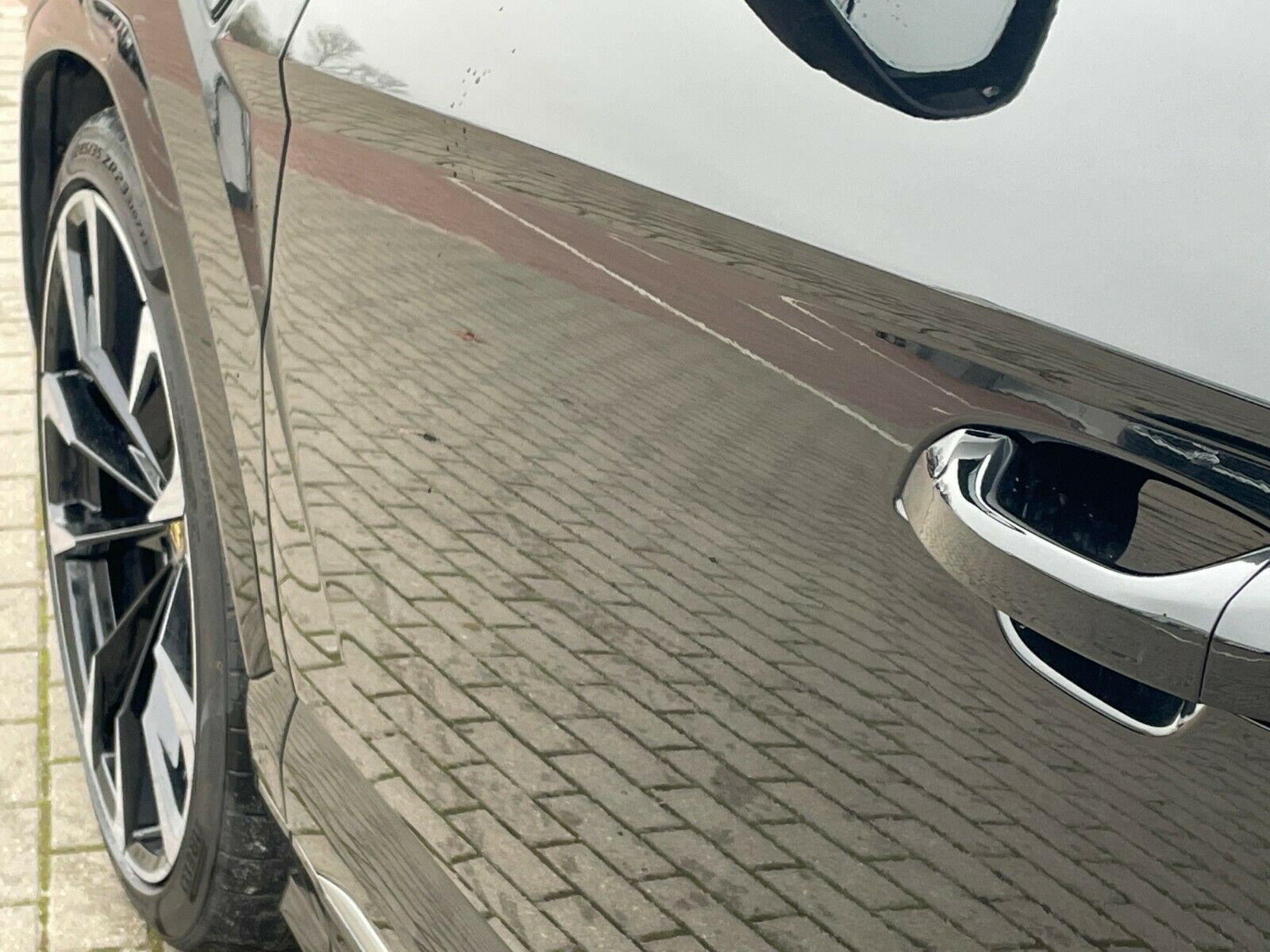 Fahrzeugabbildung Lamborghini Urus LP650 *PANO*Carbon*HeUp*23*Miete*Mietkauf*