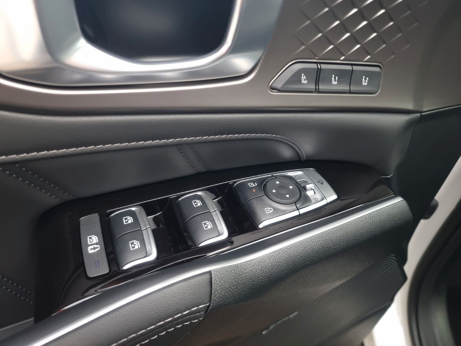 Fahrzeugabbildung Kia Sorento PE 1.6T HEV AWD PLA 7S NAP RR GD