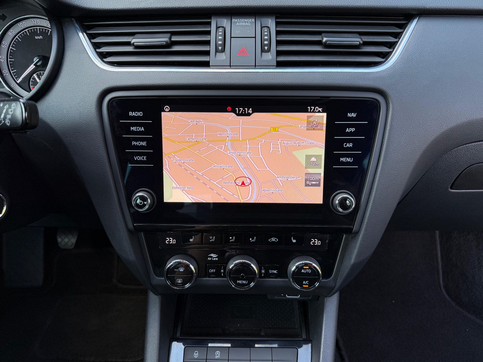 Fahrzeugabbildung SKODA Octavia 1.6 TDI Premium Edition LED+KAM+TEMP+SHZ
