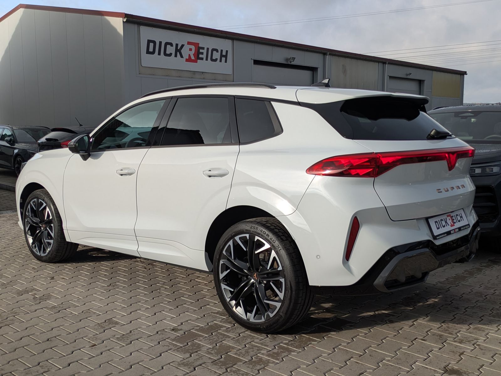 Fahrzeugabbildung CUPRA Terramar 2.0 TSI 4D VZ HUD*MATRIX*PANO*DCC*20"