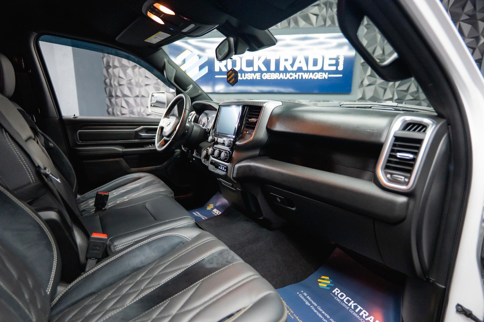 Fahrzeugabbildung Dodge RAM 3.6 V6 MY 25 Offroad Night-Paket ACC LED 19%