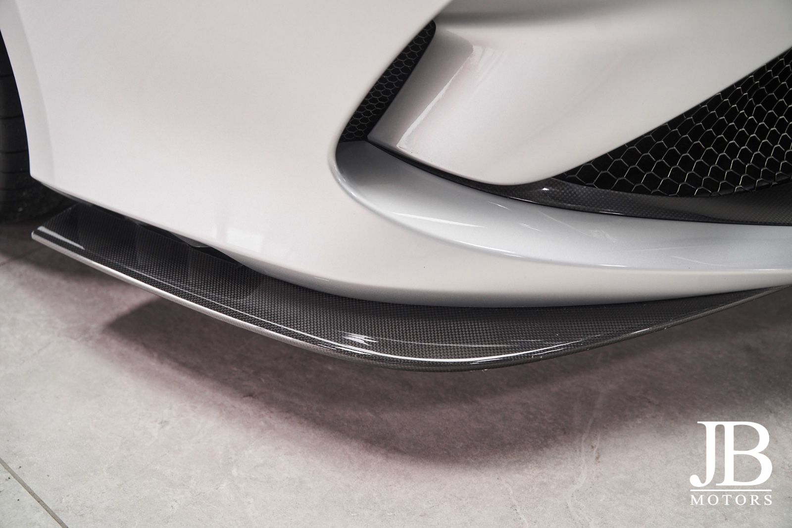 Fahrzeugabbildung Ferrari F8 Tributo Carbon Lift Racing Seat CarPlay