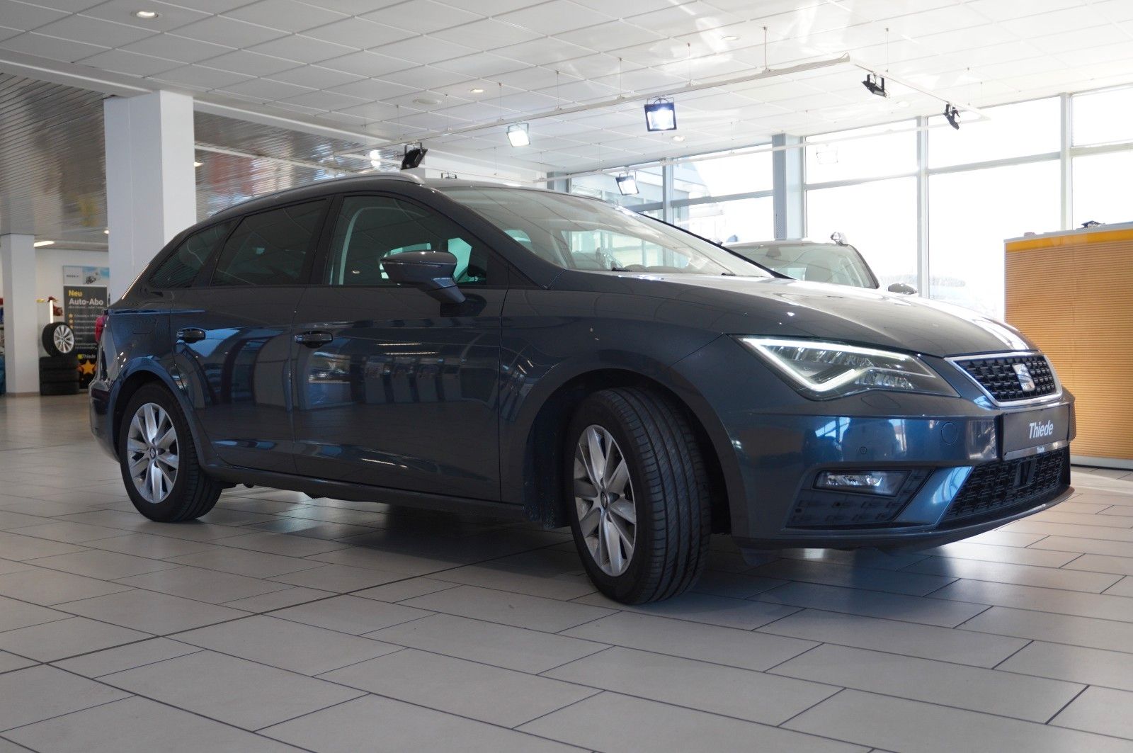 Fahrzeugabbildung SEAT Leon ST 1.6 TDI STYLE DSG NAVI/LED/KAMERA/SH/AHK