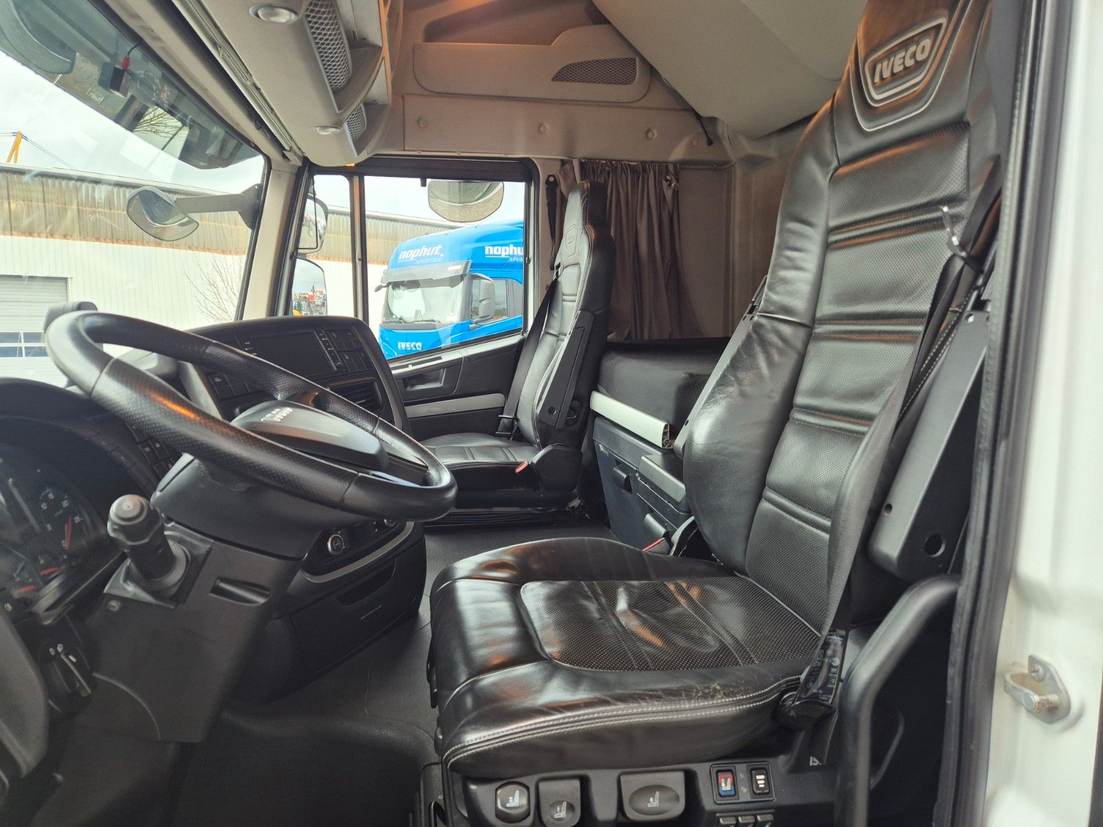 Fahrzeugabbildung Iveco Stralis AS440S46/P NP LNG Standklima Intarder
