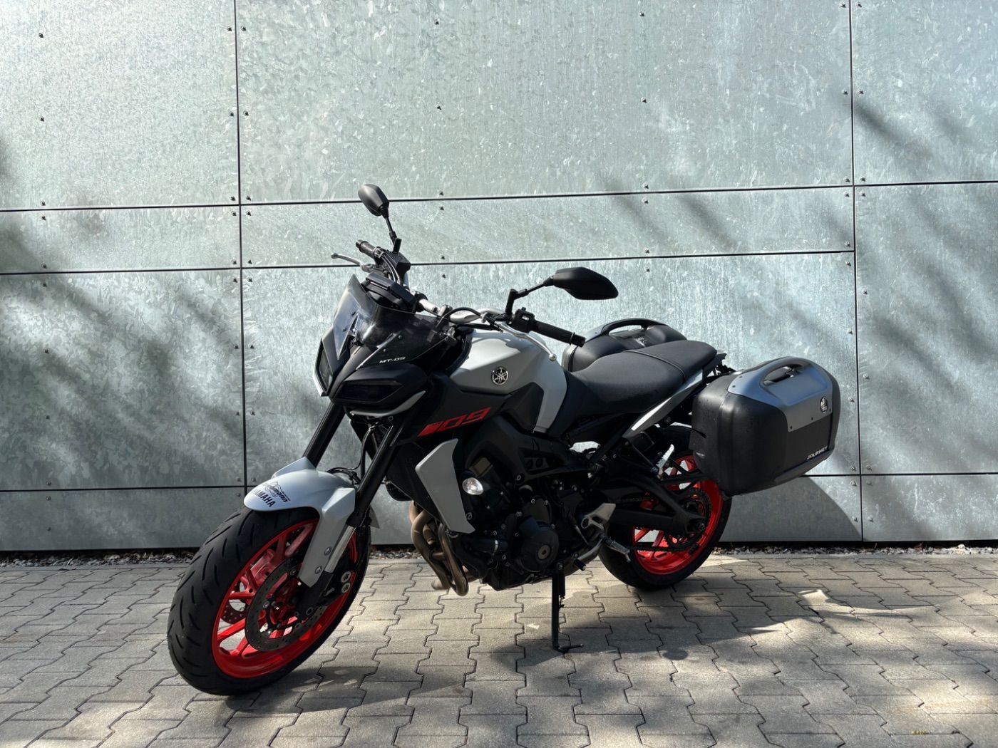 Fahrzeugabbildung Yamaha MT 09 Seitenkoffer kurzer Kennzeichenhalter