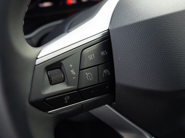 Arona 1.0 Xperience PDC KAMERA NAVI ACC LED