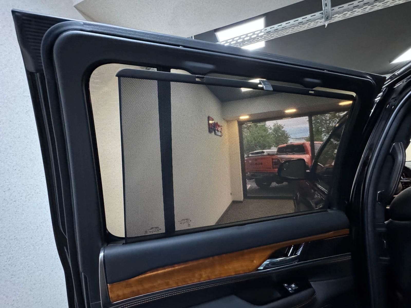 Fahrzeugabbildung Jeep GRAND WAGONEER SER. III BLACK LINE-24"6.4L V-8 .