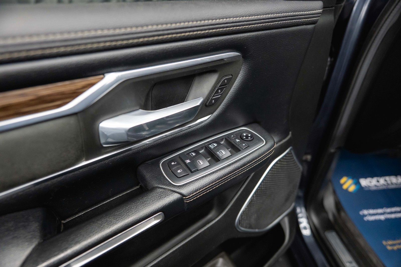 Fahrzeugabbildung Dodge RAM 5.7 V8 HEMI 4x4 Offroad LARAMIE Night 19%