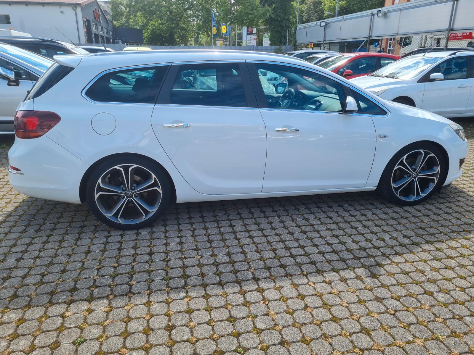 Opel Astra 2012 — photo 8