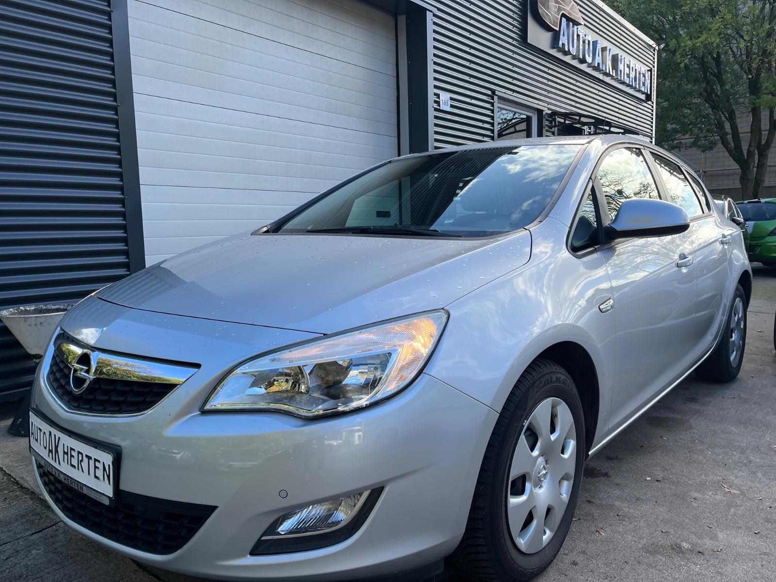 Opel Astra J * Guter Zustand * Parkhilfe * Tempomat *