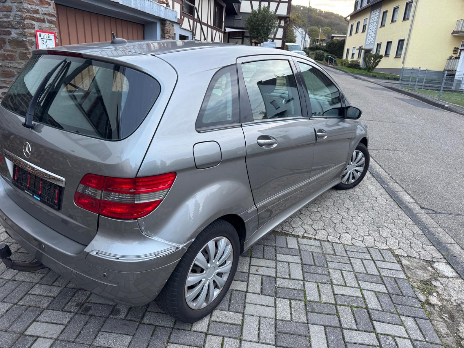 Mercedes-Benz B170 2006 — interior