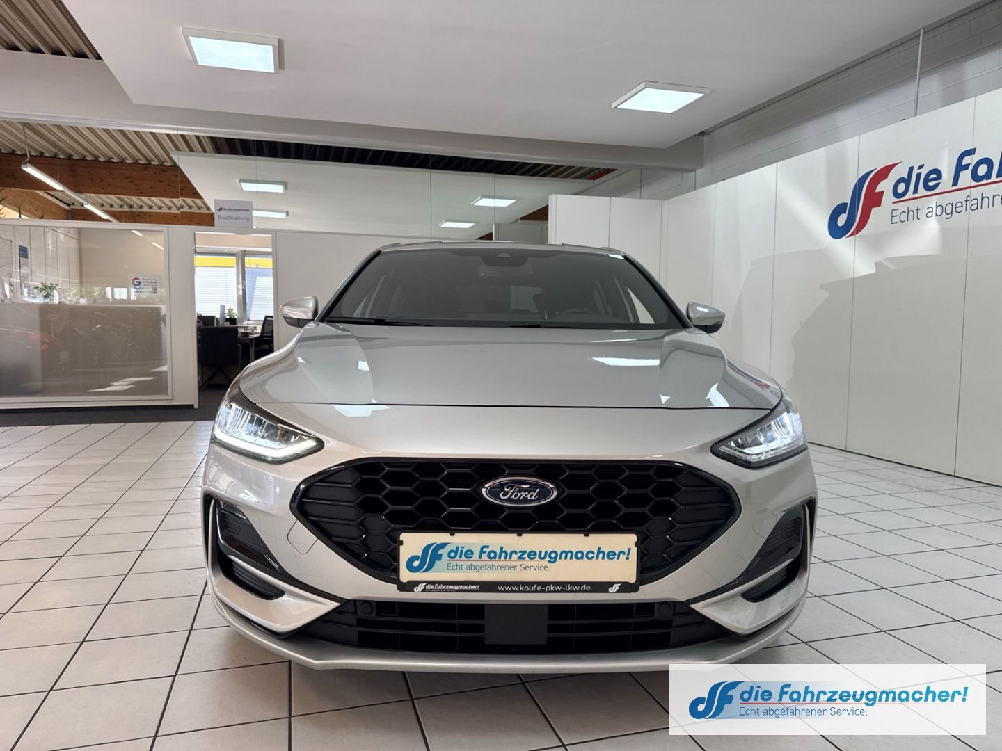 Fahrzeugabbildung Ford Focus ST-Line Navi LED ACC Apple CarPlay Android