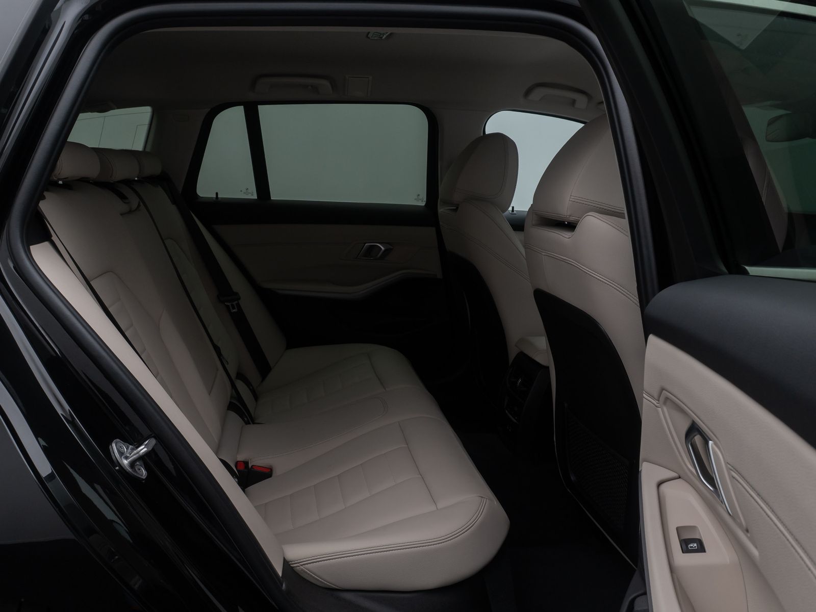 Fahrzeugabbildung BMW 318d GeschwindigReg DAB CockpitPlus Sportsitz