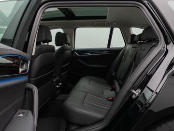 Fahrzeugabbildung BMW 530e xD Tour Luxury Line ACC HUD Pano Laser 360°