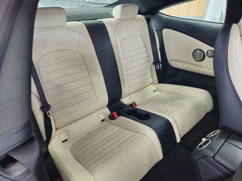 Mercedes-Benz C 300 Coupe AMG*PANO*BURM*HUD*DISTR*STHZG*360°