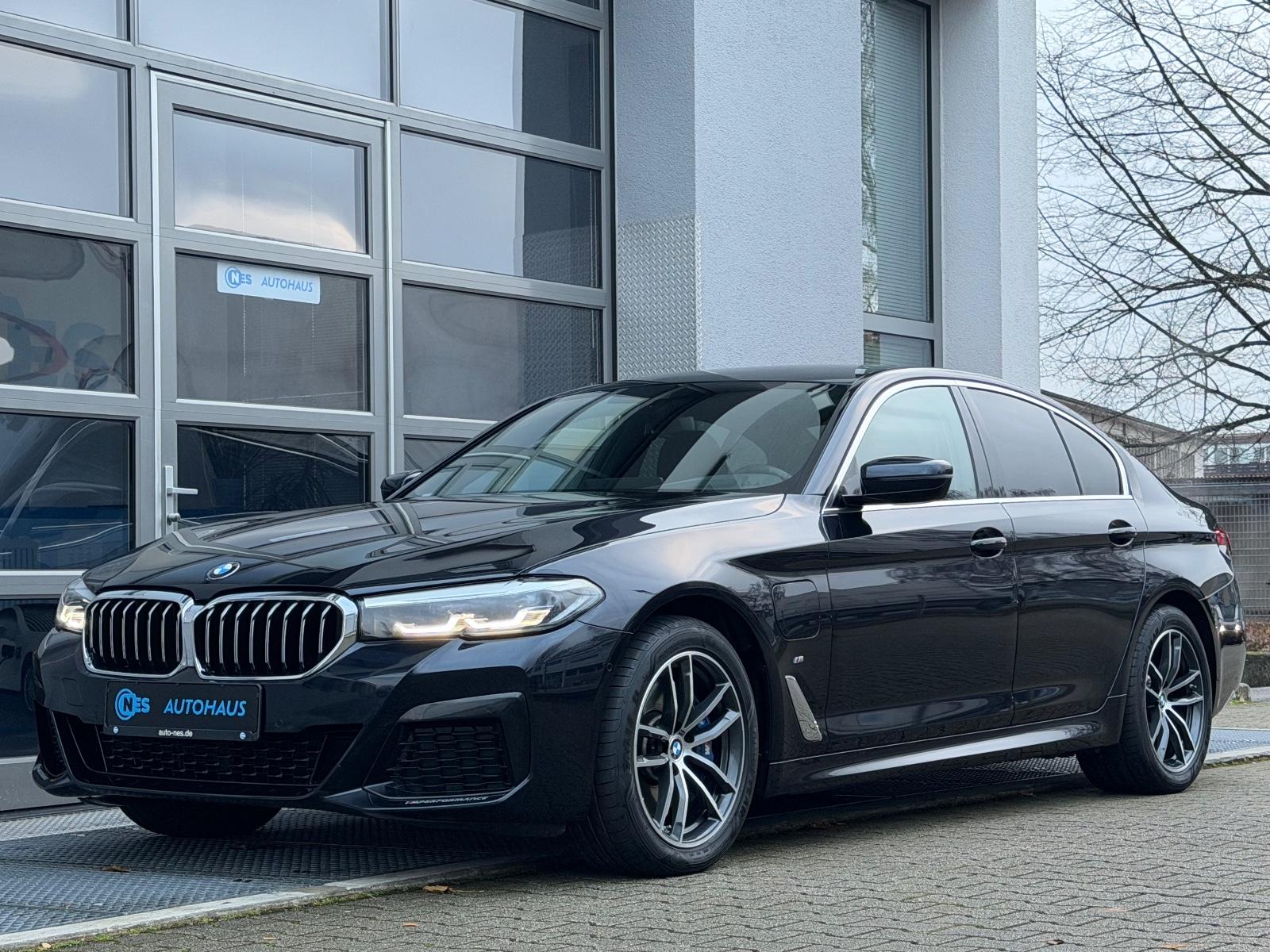 BMW 530e M SPORT*KAMERA*HARMAN*HUD*KEY*4x KLIMAT*