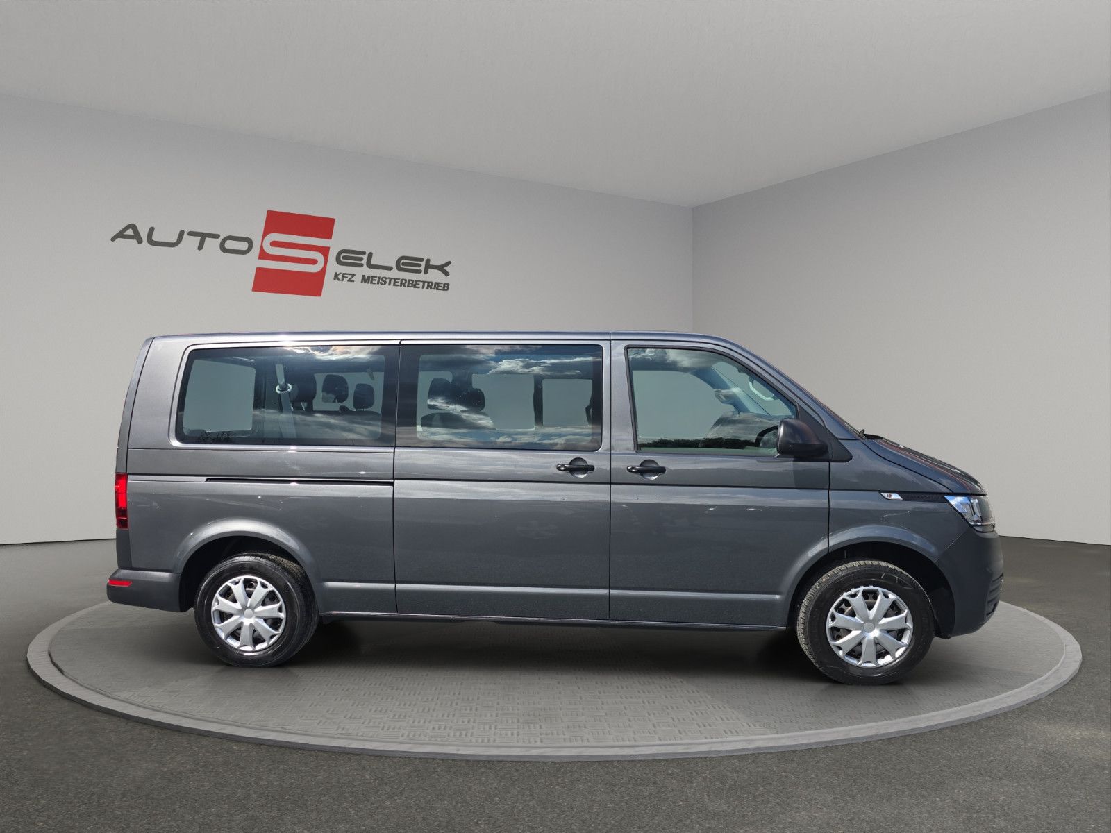 Fahrzeugabbildung Volkswagen T6 Transporter Kombi Langer Radstand 9 Sitzer