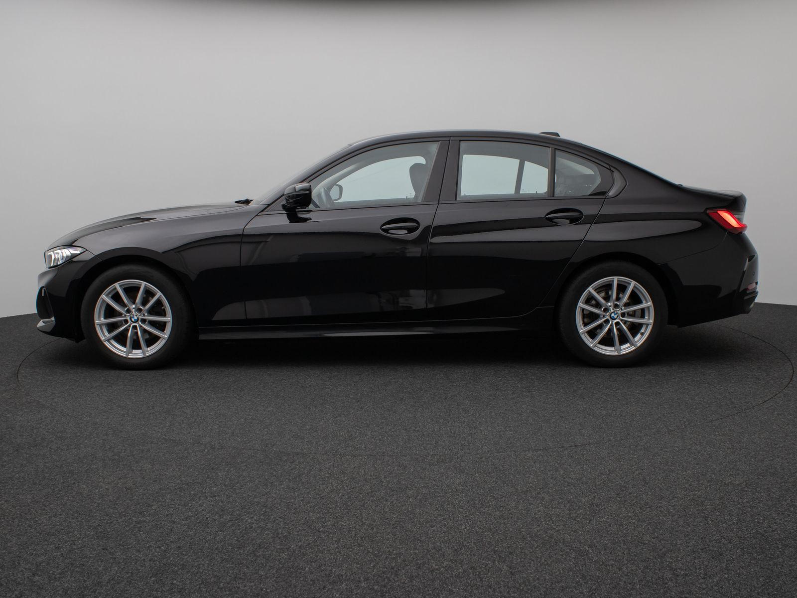 Fahrzeugabbildung BMW 320d Lim. DAB HUD CockPitPro Leder PDC Sport