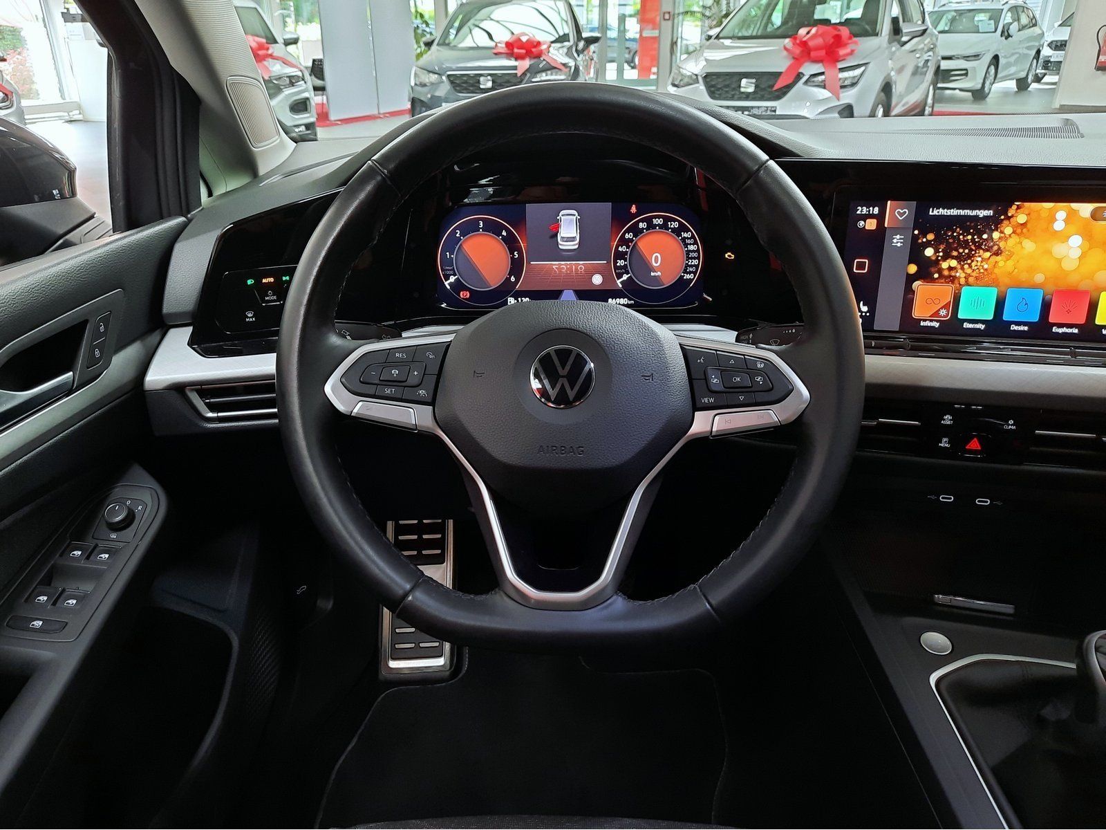 Fahrzeugabbildung Volkswagen Golf Variant Life TDI *Navi*LED*PDC*Sitzhzg*ACC*