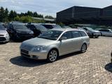 Toyota Avensis Kombi 2.0 Executive - Toyota Avensis mit Benzin-Antrieb: Kombi, Automatik, 2.0